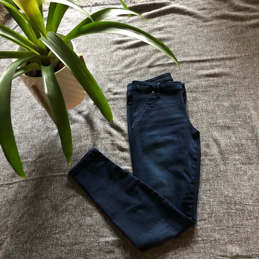 Guess dark wash skinny jeans.